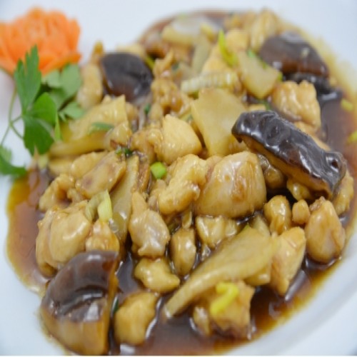 Pollo con bambú y setas chinas