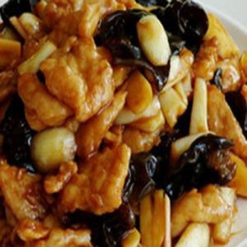 Pollo con orejitas de madera